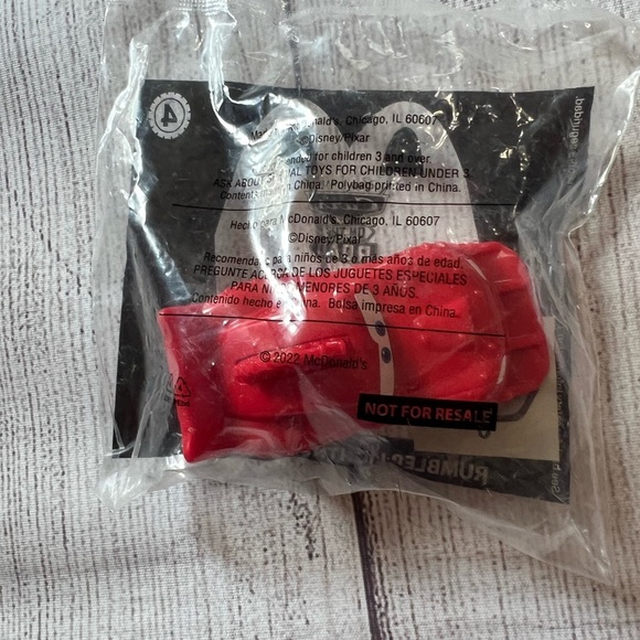 NWOT McDonald’s Disney Pixar Cars On The Road Lightning McQueen #4 Sealed - Picture 2 of 2